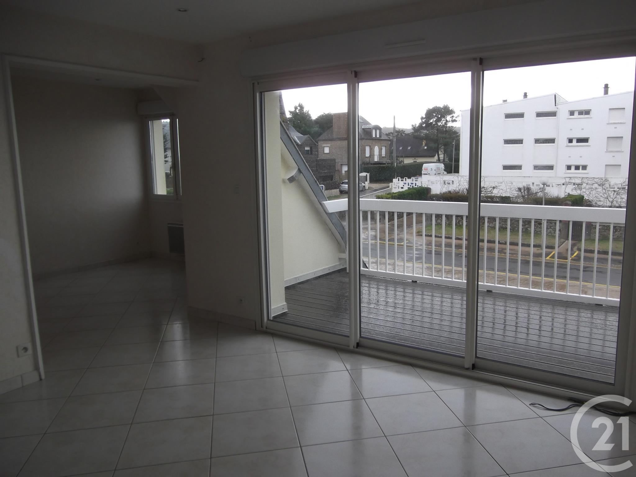 Appartement F4 à louer - 4 pièces - 68,6 m2 - JULLOUVILLE - 50 - BASSE-NORMANDIE
