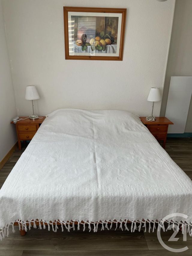 Afficher la photo en grand Appartement F3 à vendre - 3 pièces - 79.0 m2 - AGON COUTAINVILLE - 50 - BASSE-NORMANDIE - Century 21 Royer Immo