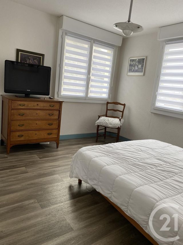 Afficher la photo en grand Appartement F3 à vendre - 3 pièces - 79.0 m2 - AGON COUTAINVILLE - 50 - BASSE-NORMANDIE - Century 21 Royer Immo