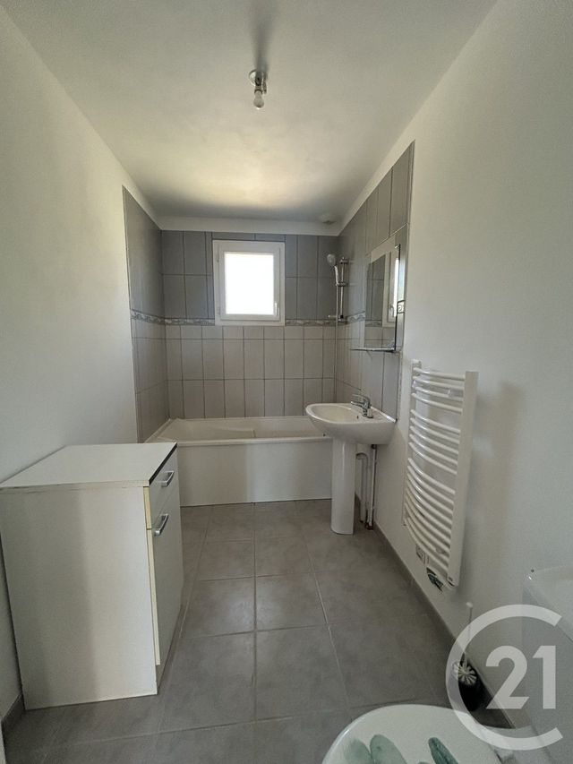 maison à louer - 4 pièces - 77.77 m2 - TOURVILLE SUR SIENNE - 50 - BASSE-NORMANDIE - Century 21 Royer Immo