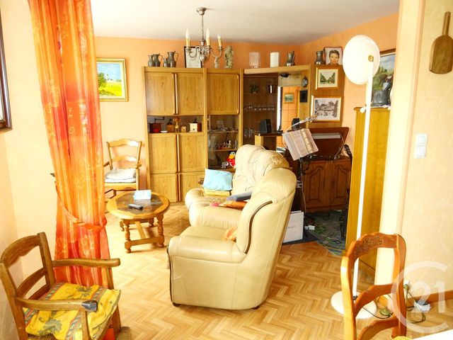 Afficher la photo en grand Appartement F4 à vendre - 4 pièces - 88.67 m2 - GRANVILLE - 50 - BASSE-NORMANDIE - Century 21 Royer Immo