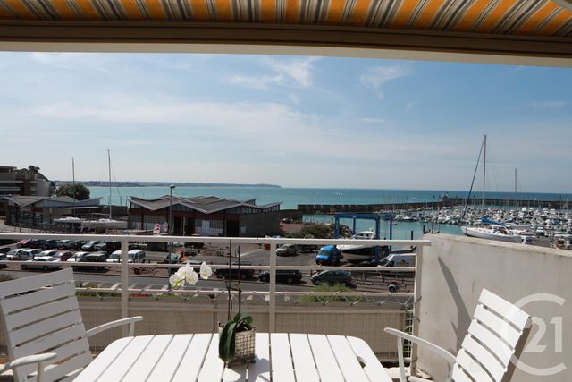 Appartement F6 à vendre - 6 pièces - 156.18 m2 - GRANVILLE - 50 - BASSE-NORMANDIE - Century 21 Royer Immo Appartement F6 à vendre - 6 pièces - 156.18 m2 - GRANVILLE - 50 - BASSE-NORMANDIE - Century 21 Royer Immo