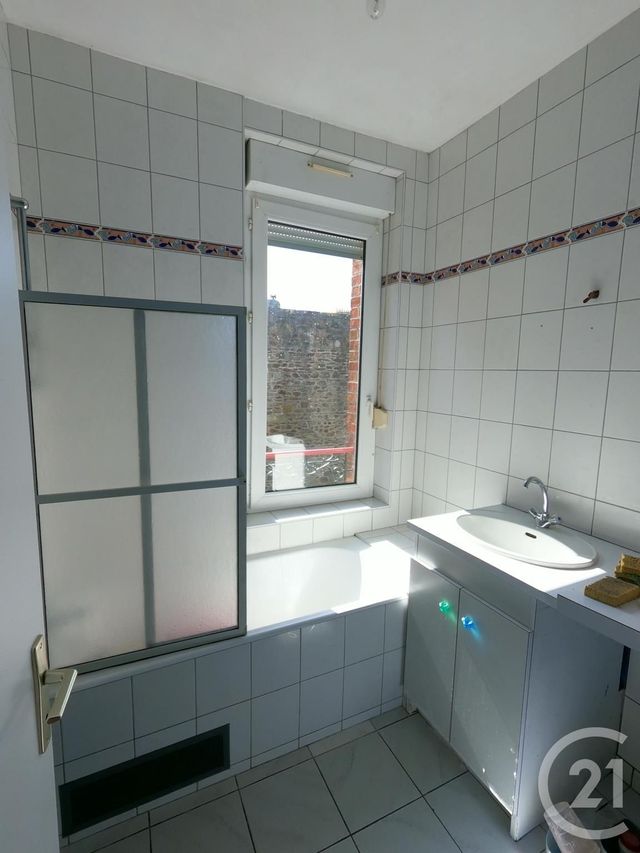 Appartement F4 à vendre - 4 pièces - 78.4 m2 - GRANVILLE - 50 - BASSE-NORMANDIE - Century 21 Royer Immo Appartement F4 à vendre - 4 pièces - 78.4 m2 - GRANVILLE - 50 - BASSE-NORMANDIE - Century 21 Royer Immo