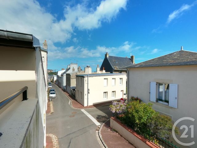 Appartement F4 à vendre - 4 pièces - 78.4 m2 - GRANVILLE - 50 - BASSE-NORMANDIE - Century 21 Royer Immo Appartement F4 à vendre - 4 pièces - 78.4 m2 - GRANVILLE - 50 - BASSE-NORMANDIE - Century 21 Royer Immo