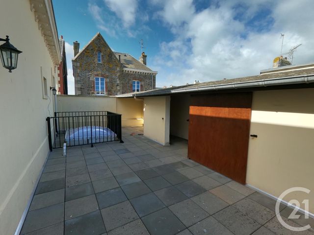 Appartement F4 à vendre - 4 pièces - 78.4 m2 - GRANVILLE - 50 - BASSE-NORMANDIE - Century 21 Royer Immo Appartement F4 à vendre - 4 pièces - 78.4 m2 - GRANVILLE - 50 - BASSE-NORMANDIE - Century 21 Royer Immo