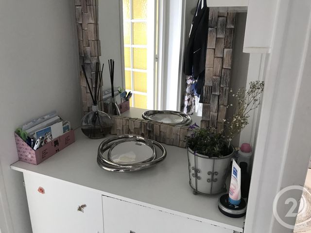 Appartement F4 à vendre - 4 pièces - 64.53 m2 - GRANVILLE - 50 - BASSE-NORMANDIE - Century 21 Royer Immo Appartement F4 à vendre - 4 pièces - 64.53 m2 - GRANVILLE - 50 - BASSE-NORMANDIE - Century 21 Royer Immo