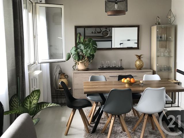 Appartement F4 à vendre - 4 pièces - 64.53 m2 - GRANVILLE - 50 - BASSE-NORMANDIE - Century 21 Royer Immo Appartement F4 à vendre - 4 pièces - 64.53 m2 - GRANVILLE - 50 - BASSE-NORMANDIE - Century 21 Royer Immo
