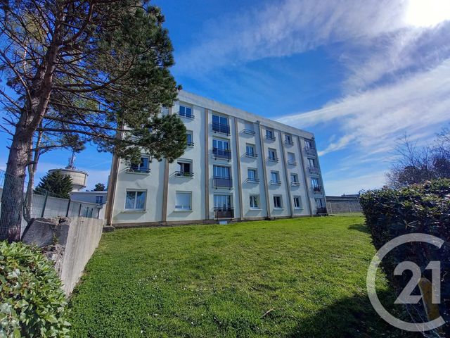 Appartement F4 à vendre - 4 pièces - 88.08 m2 - GRANVILLE - 50 - BASSE-NORMANDIE - Century 21 Royer Immo Appartement F4 à vendre - 4 pièces - 88.08 m2 - GRANVILLE - 50 - BASSE-NORMANDIE - Century 21 Royer Immo