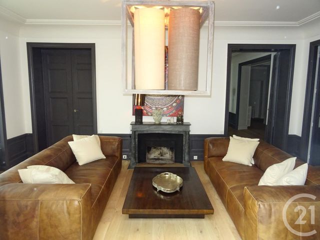 Afficher la photo en grand Appartement F6 à vendre - 6 pièces - 155.76 m2 - GRANVILLE - 50 - BASSE-NORMANDIE - Century 21 Royer Immo