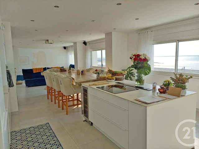Appartement F4 à vendre - 4 pièces - 130.55 m2 - DONVILLE LES BAINS - 50 - BASSE-NORMANDIE - Century 21 Royer Immo