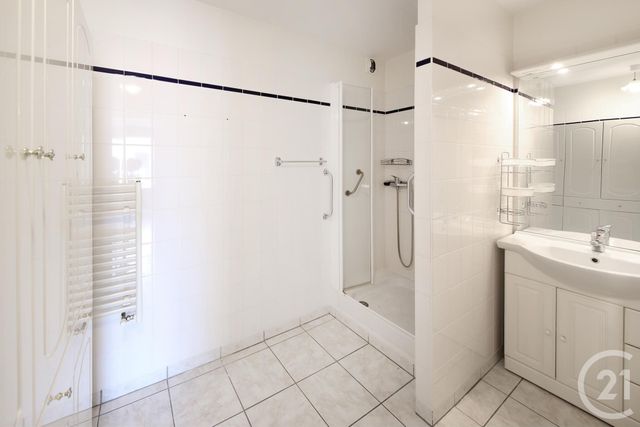 Appartement F3 à vendre - 3 pièces - 95.51 m2 - GRANVILLE - 50 - BASSE-NORMANDIE - Century 21 Royer Immo