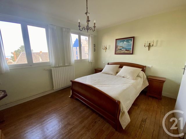 Afficher la photo en grand maison à vendre - 5 pièces - 126.7 m2 - DONVILLE LES BAINS - 50 - BASSE-NORMANDIE - Century 21 Royer Immo