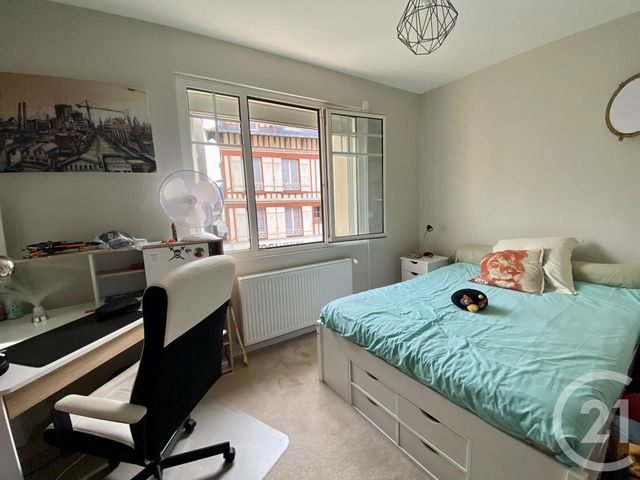 Afficher la photo en grand Appartement F6 à vendre - 6 pièces - 140.96 m2 - GRANVILLE - 50 - BASSE-NORMANDIE - Century 21 Royer Immo
