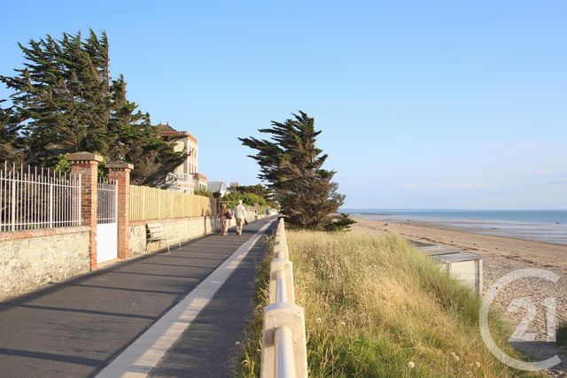 Appartement F3 à vendre - 3 pièces - 76.56 m2 - JULLOUVILLE - 50 - BASSE-NORMANDIE - Century 21 Royer Immo
