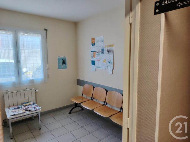 Afficher la photo en grand commerce à vendre - 450.0 m2 - BREHAL - 50 - BASSE-NORMANDIE - Century 21 Royer Immo