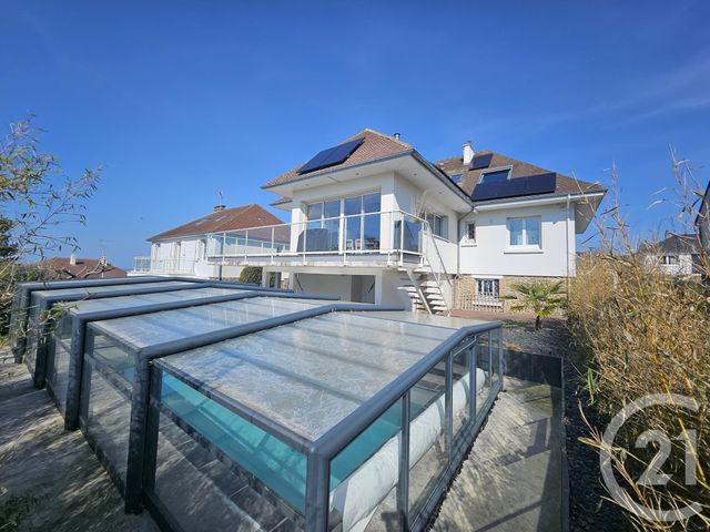 maison à vendre - 8 pièces - 160.0 m2 - DONVILLE LES BAINS - 50 - BASSE-NORMANDIE - Century 21 Royer Immo