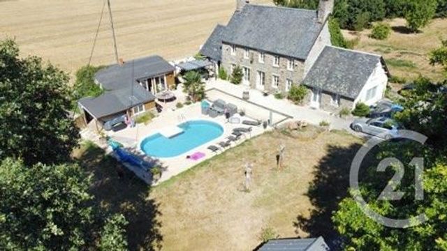 maison à vendre - 7 pièces - 207.8 m2 - ST SAUVEUR LA POMMERAYE - 50 - BASSE-NORMANDIE - Century 21 Royer Immo
