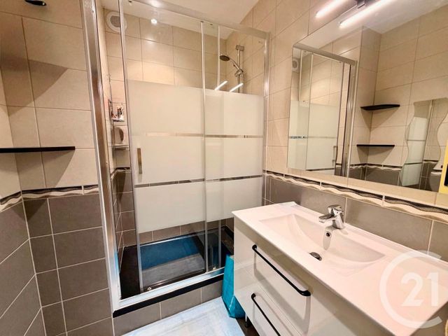 Appartement F3 à vendre - 3 pièces - 57.3 m2 - GRANVILLE - 50 - BASSE-NORMANDIE - Century 21 Royer Immo