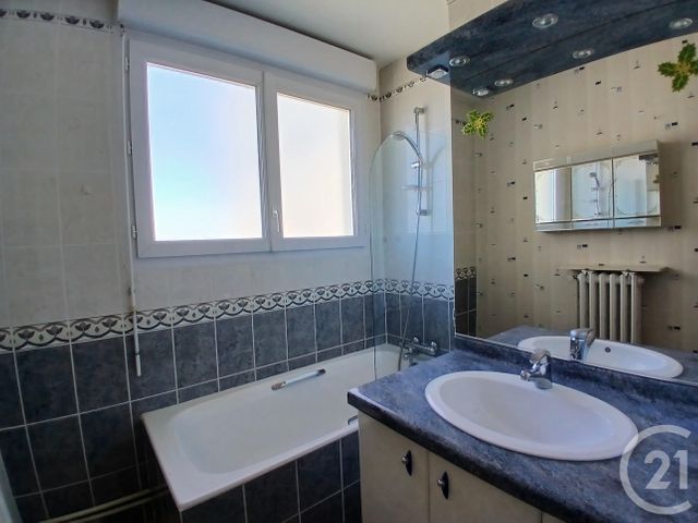 Appartement F3 à vendre - 4 pièces - 68.74 m2 - GRANVILLE - 50 - BASSE-NORMANDIE - Century 21 Royer Immo
