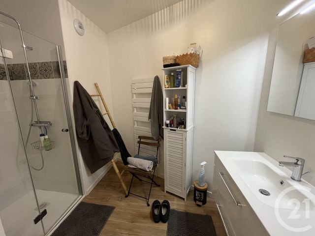Appartement F3 à louer - 3 pièces - 72.73 m2 - DONVILLE LES BAINS - 50 - BASSE-NORMANDIE - Century 21 Royer Immo