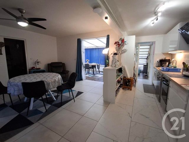 maison à vendre - 6 pièces - 135.0 m2 - JULLOUVILLE - 50 - BASSE-NORMANDIE - Century 21 Royer Immo