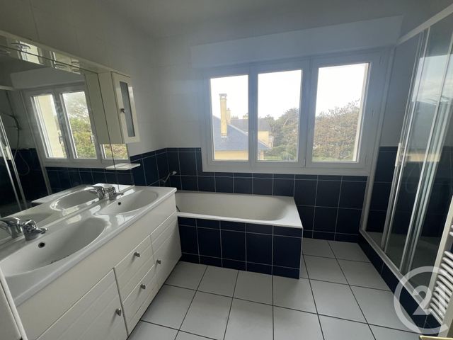 Appartement F3 à louer - 3 pièces - 80.1 m2 - JULLOUVILLE - 50 - BASSE-NORMANDIE - Century 21 Royer Immo