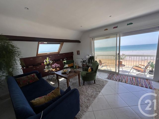 Appartement F3 à louer - 3 pièces - 80.1 m2 - JULLOUVILLE - 50 - BASSE-NORMANDIE - Century 21 Royer Immo