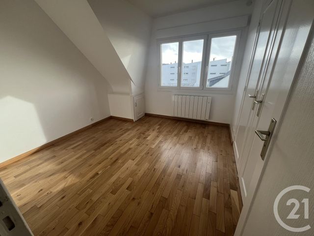 Appartement F3 à louer - 3 pièces - 80.1 m2 - JULLOUVILLE - 50 - BASSE-NORMANDIE - Century 21 Royer Immo
