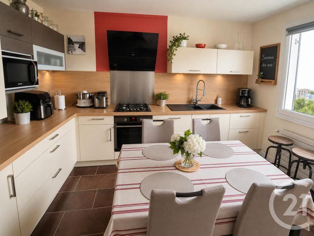 Appartement F4 à vendre - 4 pièces - 93.12 m2 - DONVILLE LES BAINS - 50 - BASSE-NORMANDIE - Century 21 Royer Immo