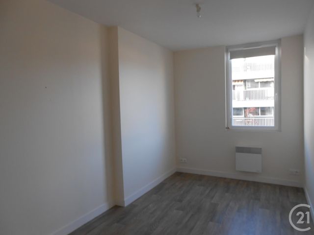 Appartement F3 à louer - 3 pièces - 51.85 m2 - GRANVILLE - 50 - BASSE-NORMANDIE - Century 21 Royer Immo