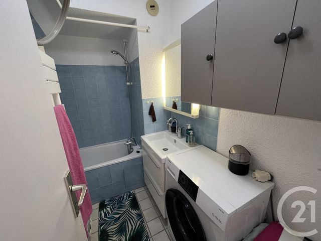 Appartement F3 à louer - 3 pièces - 49.0 m2 - DONVILLE LES BAINS - 50 - BASSE-NORMANDIE - Century 21 Royer Immo
